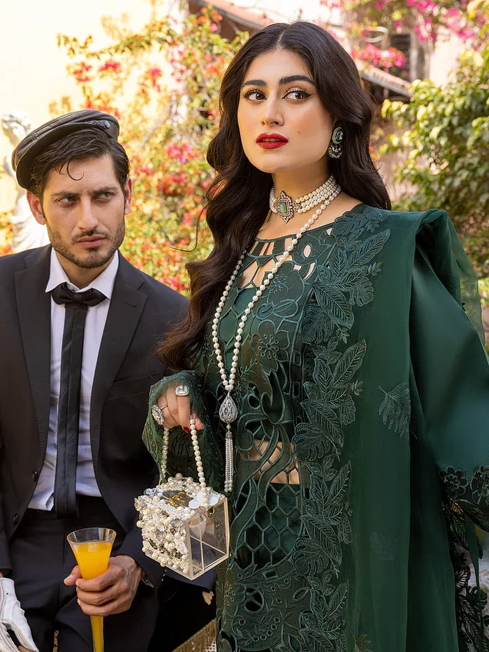 Alternative view of Bin Ilyas Green Lawn Collection Replica
