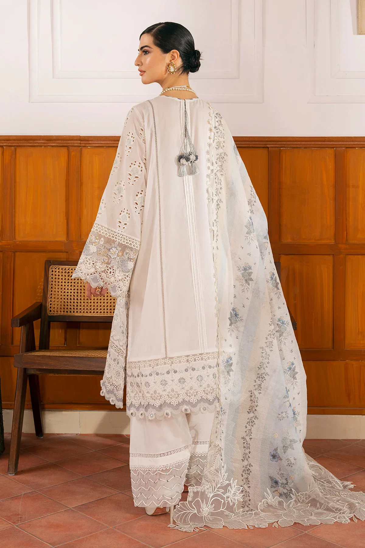 Alternative view of Baroque Off-White Luxury Lawn Collection Replica