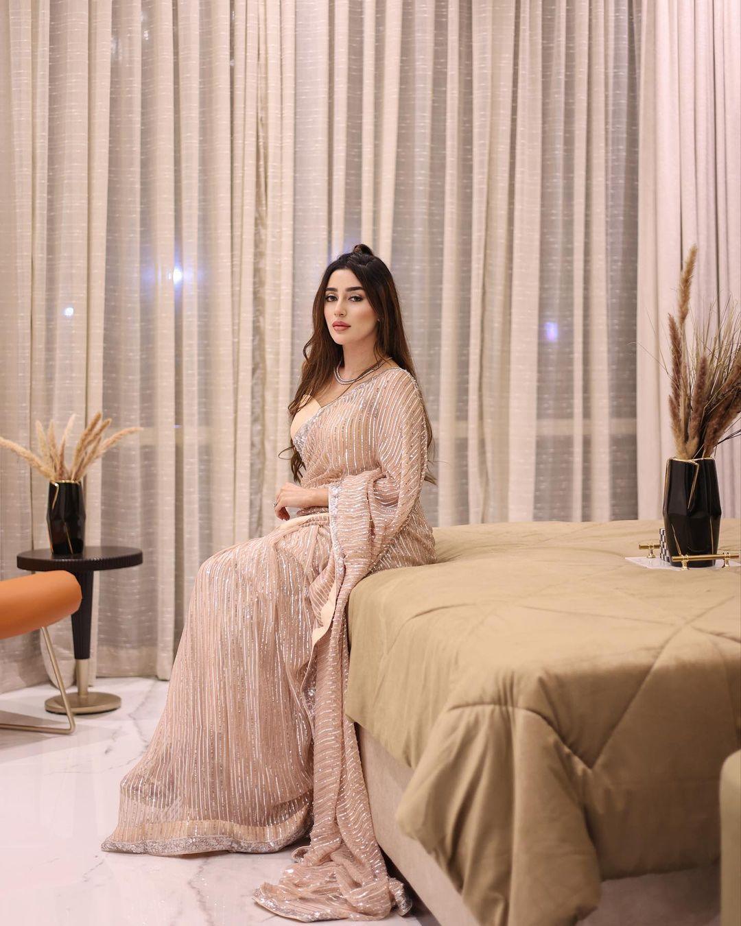 Shrenz Peach Exclusive Saree Collection Chiffon Replica