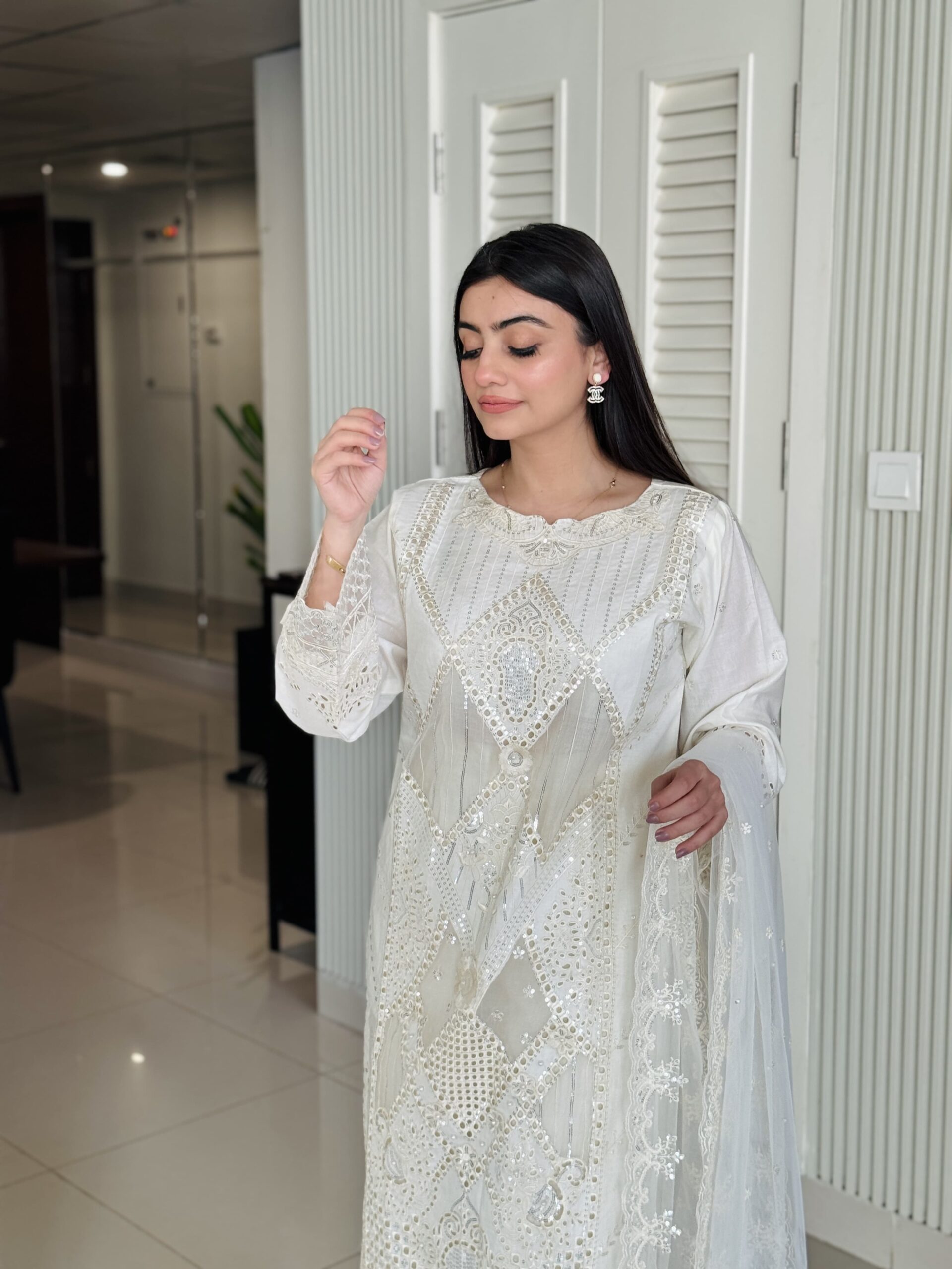 Shrenz 3 Piece Stitched Lawn Pret Collection - Image 4
