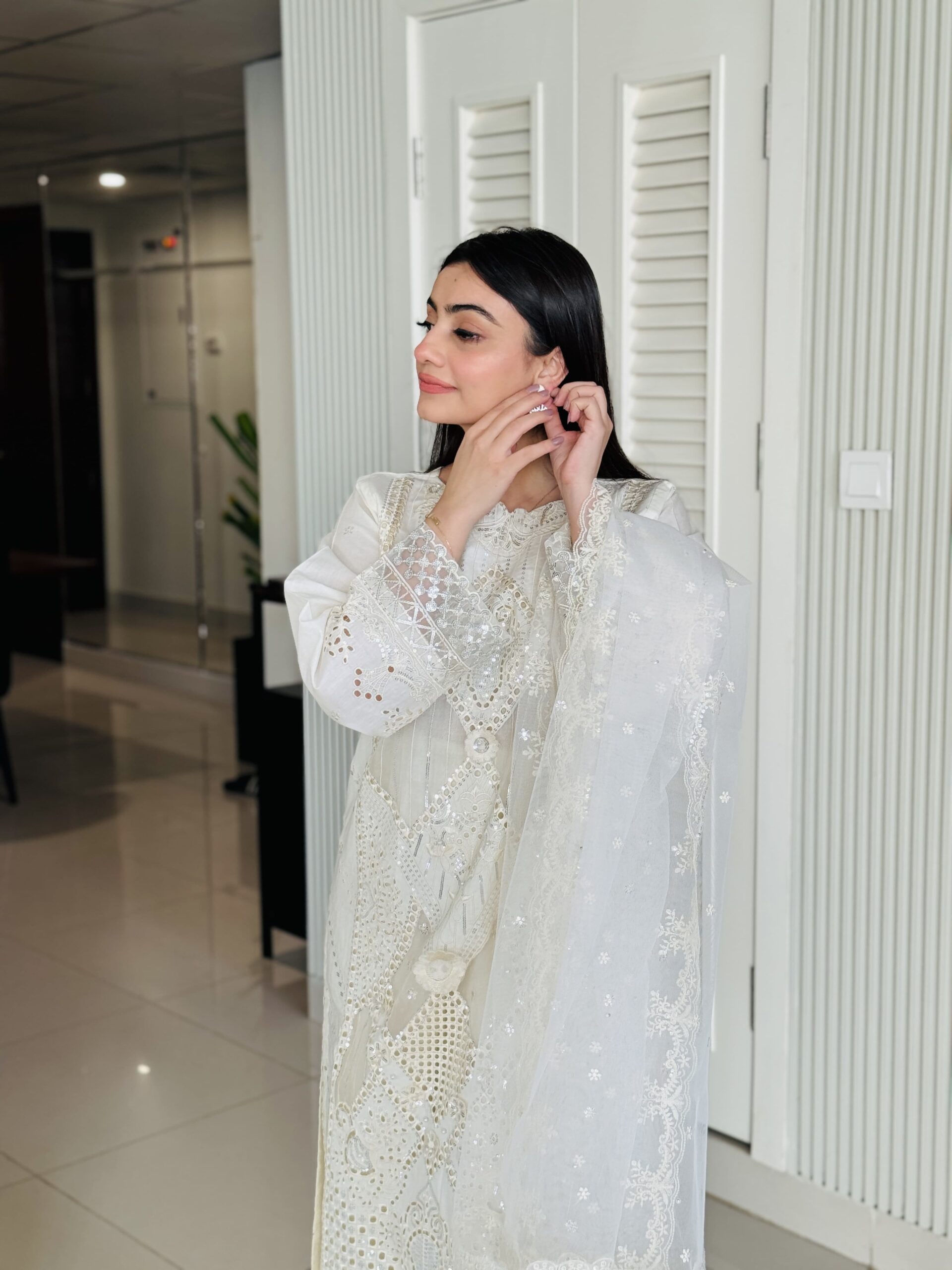 Shrenz 3 Piece Stitched Lawn Pret Collection - Image 3