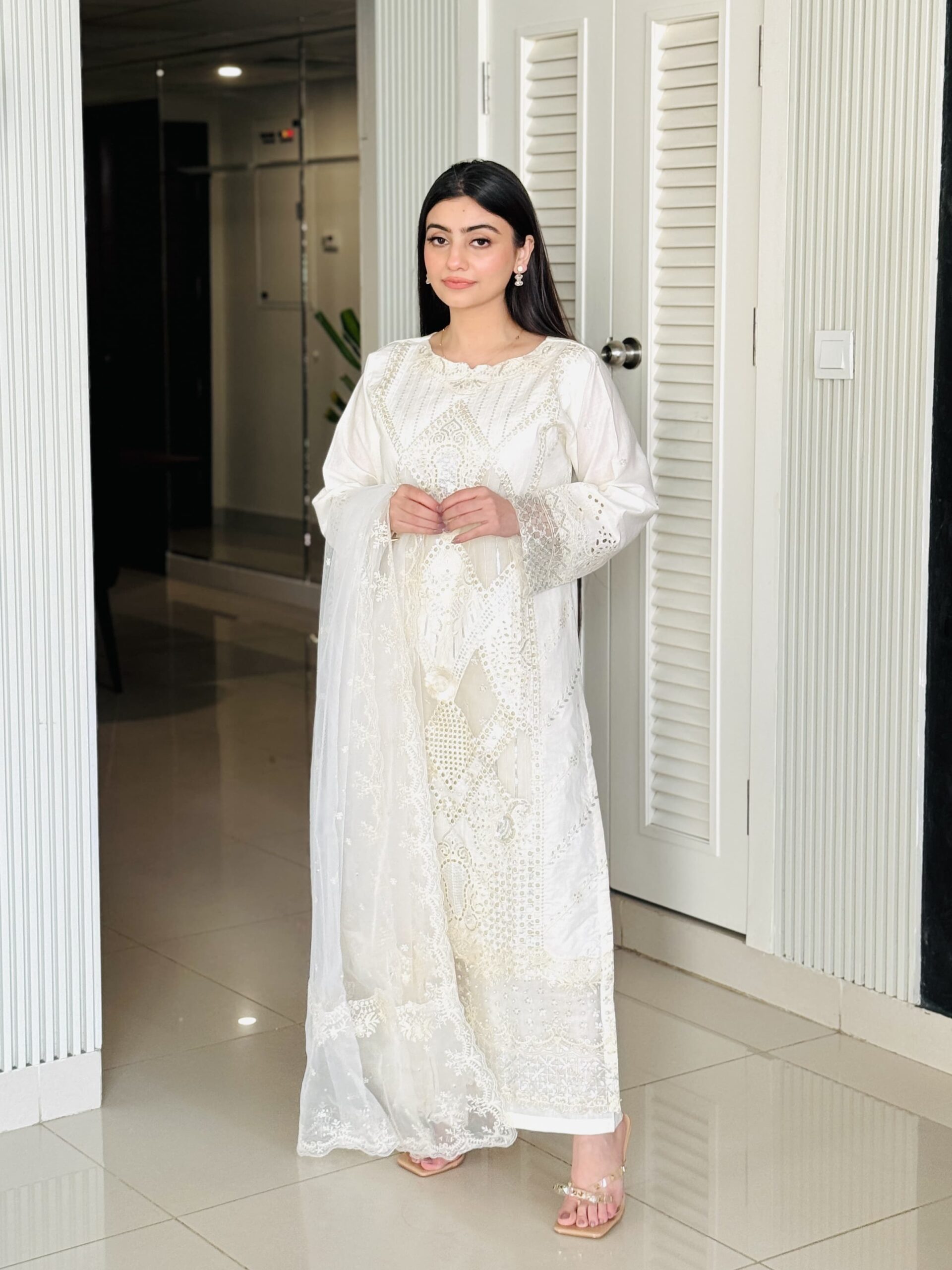 Shrenz 3 Piece Stitched Lawn Pret Collection - Image 5
