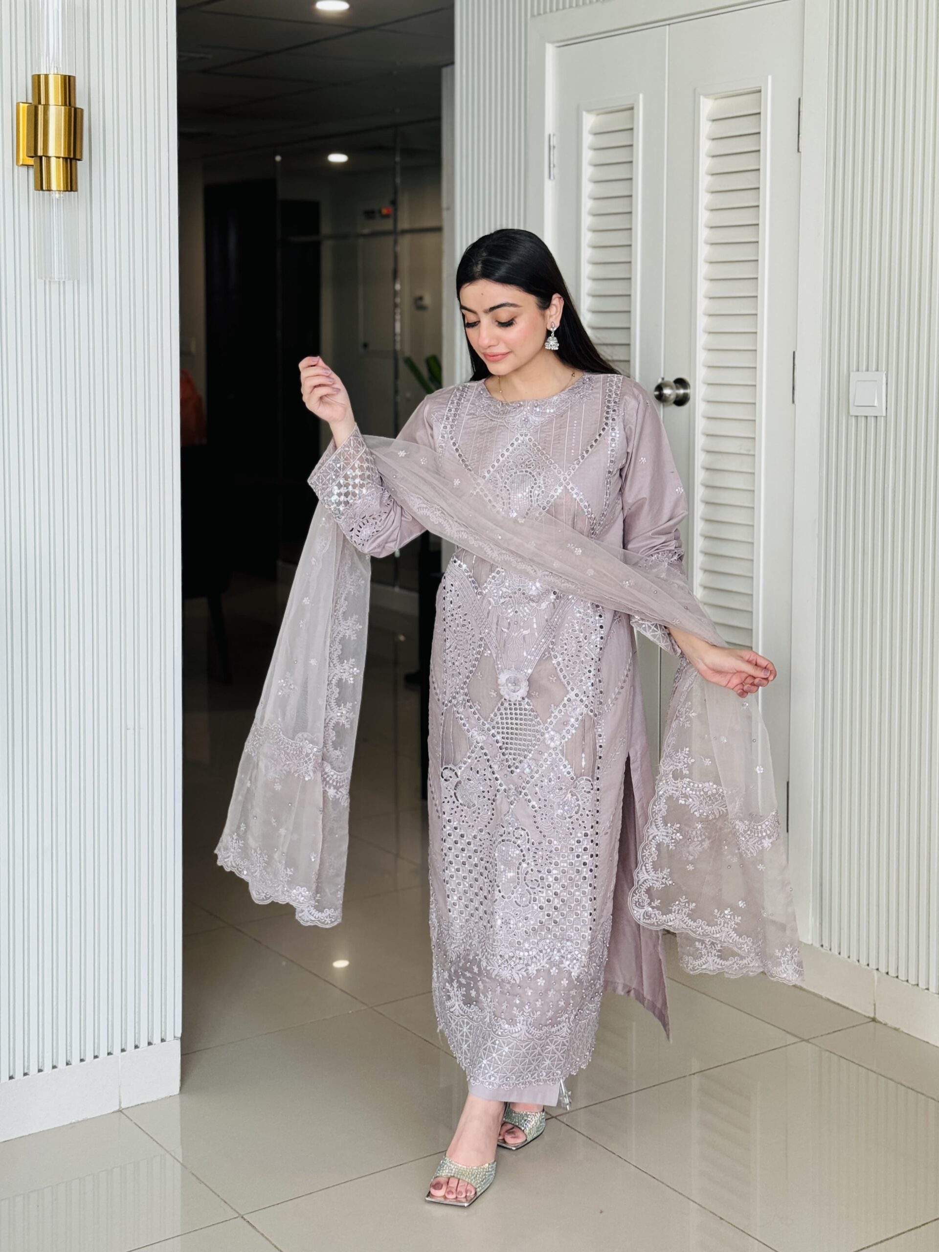 Shrenz 3 Piece Stitched Lawn Pret Collection - Image 3
