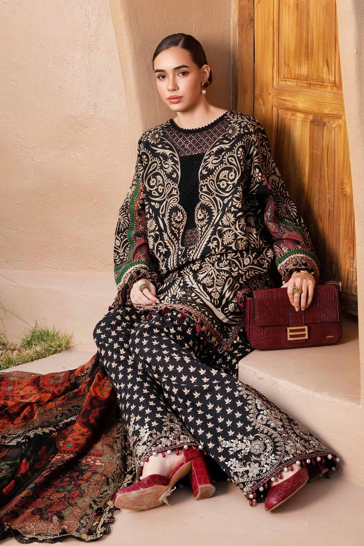 Maria B Black Printed Luxury Lawn Collection Replica - Image 4