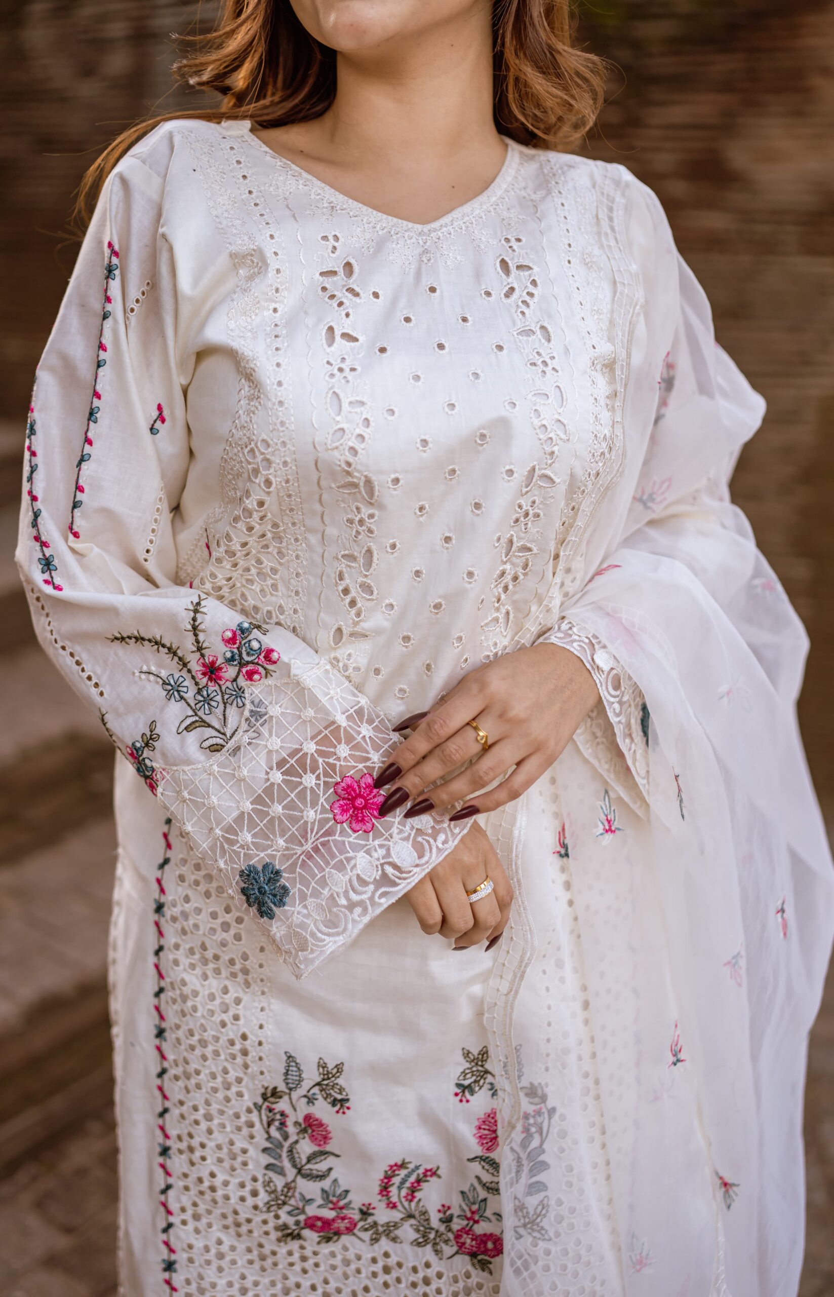 Shrenz 3 Piece Stitched Lawn Pret Collection - Image 4