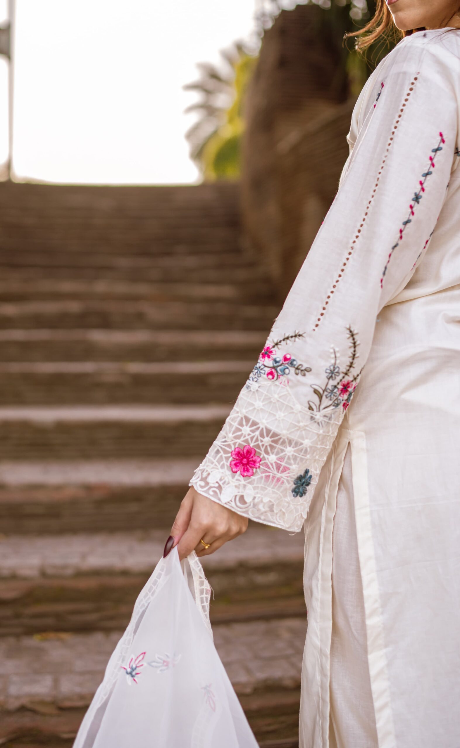 Shrenz 3 Piece Stitched Lawn Pret Collection - Image 5