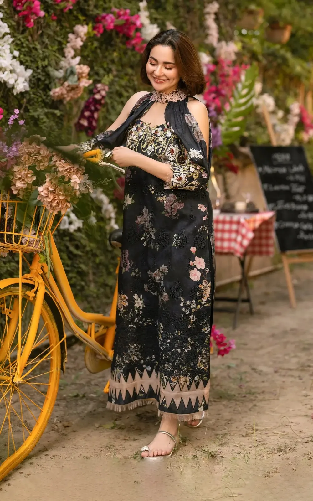 Asifa & Nabeel Blue Digital printed Lawn Collection Replica - Image 3