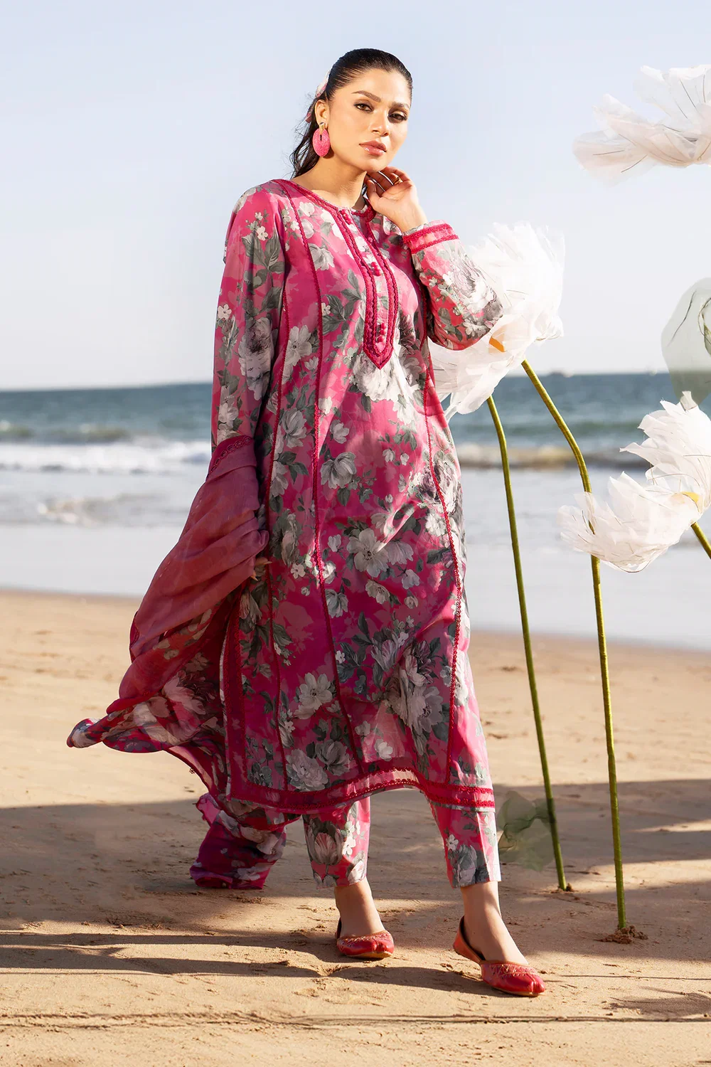 Alternative view of Baroque Shocking Digital Printed Linen Collection Replica