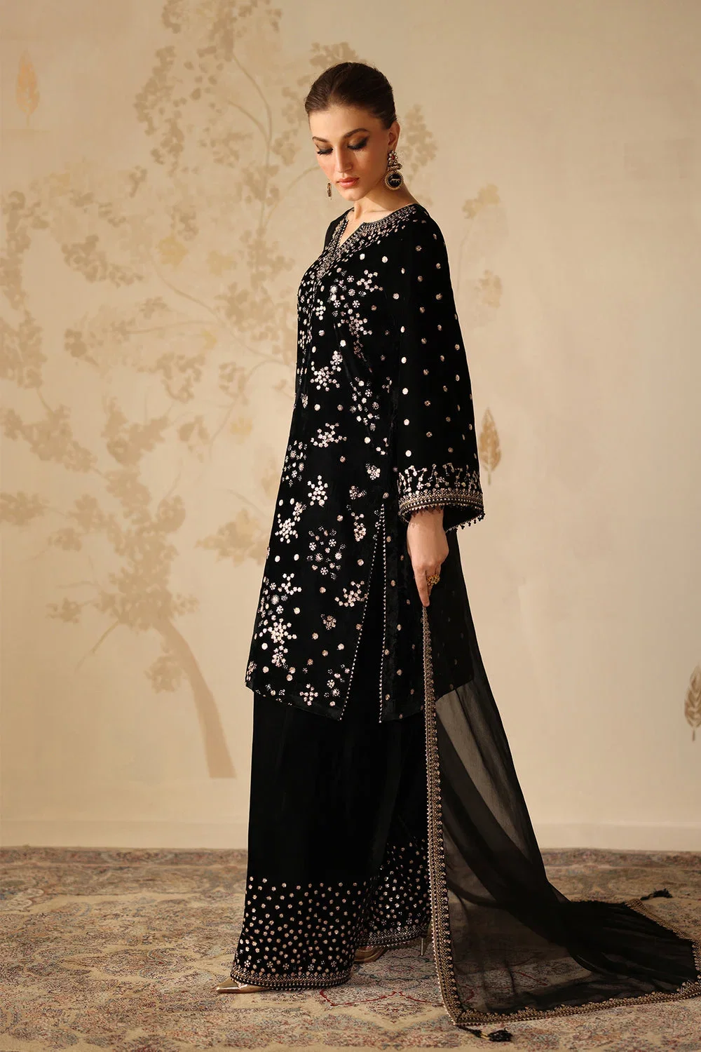 Baroque Jet Black Velvet Collection Replica - Image 2
