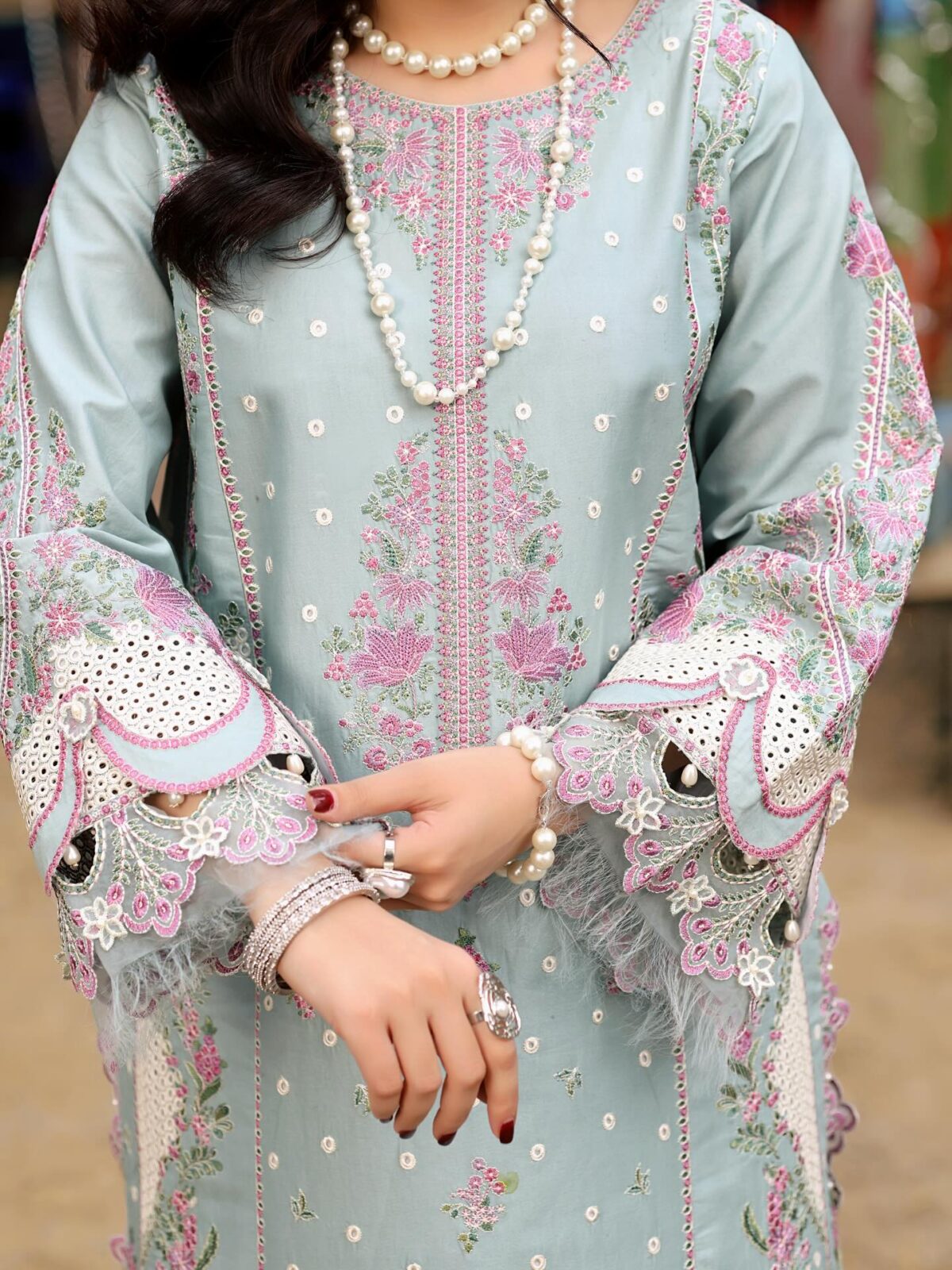 Aneela's Grey Luxury Lawn Collection Replica - Image 3