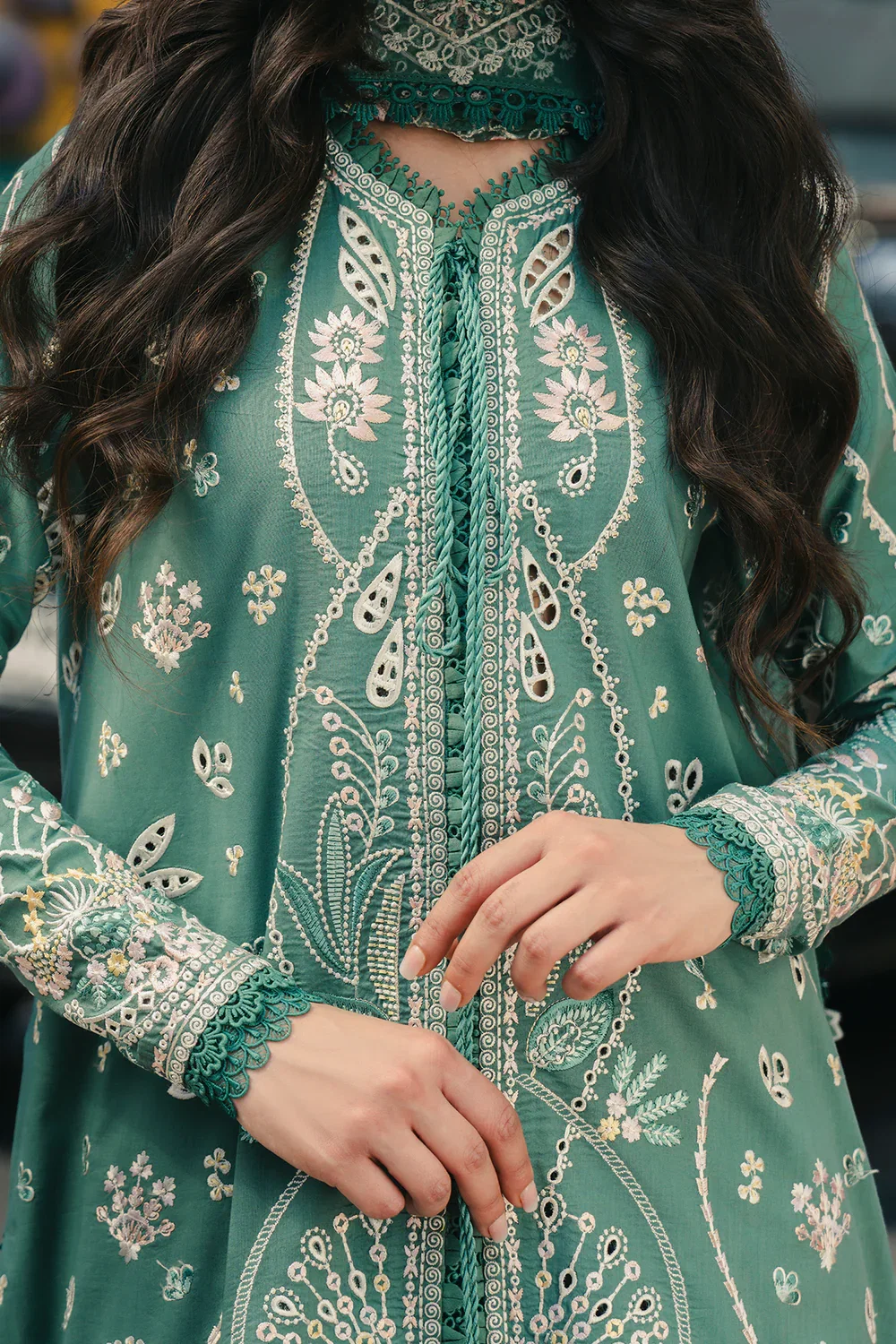 Afrozeh Green Luxury Lawn Collection Replica - Image 4