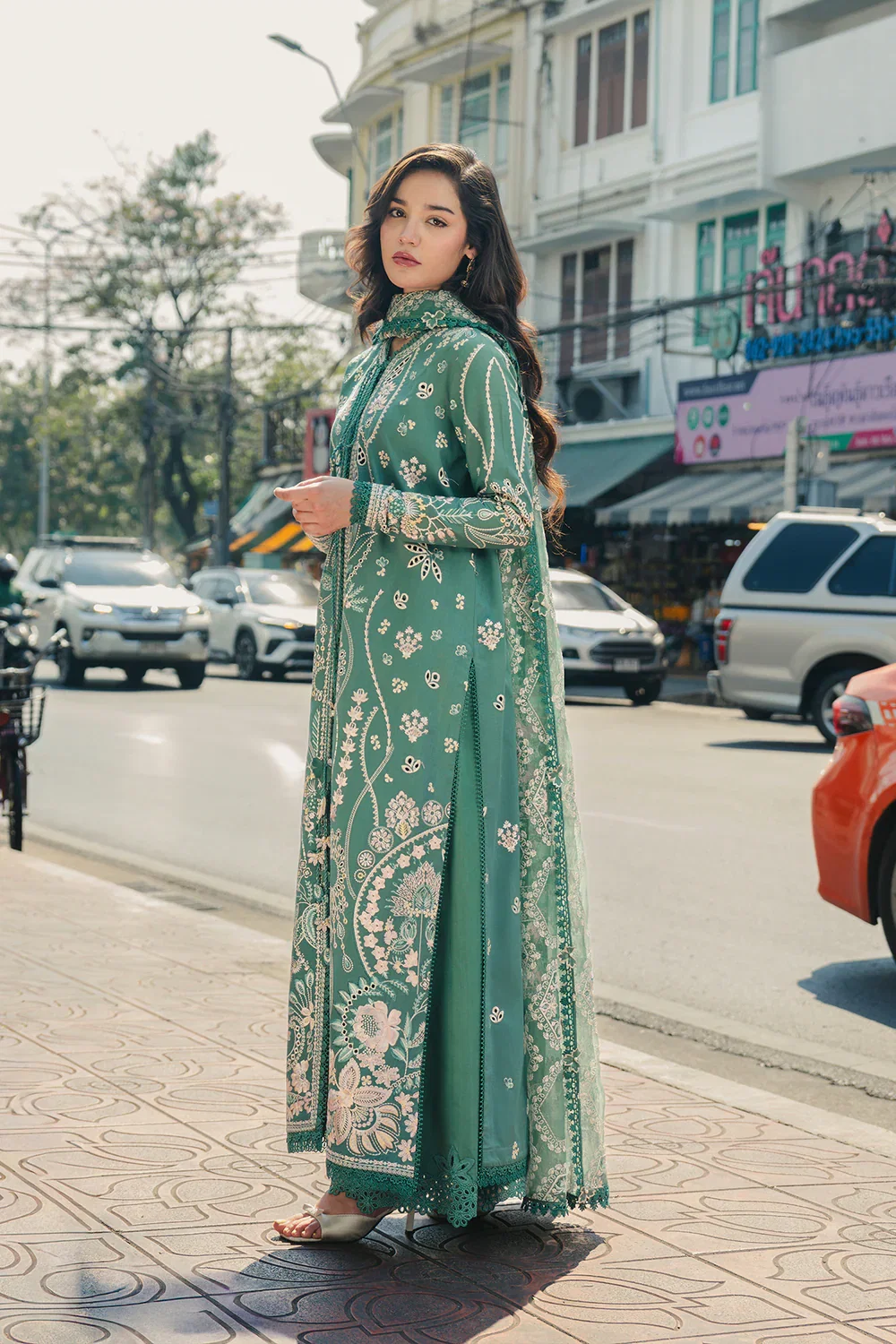 Afrozeh Green Luxury Lawn Collection Replica - Image 3