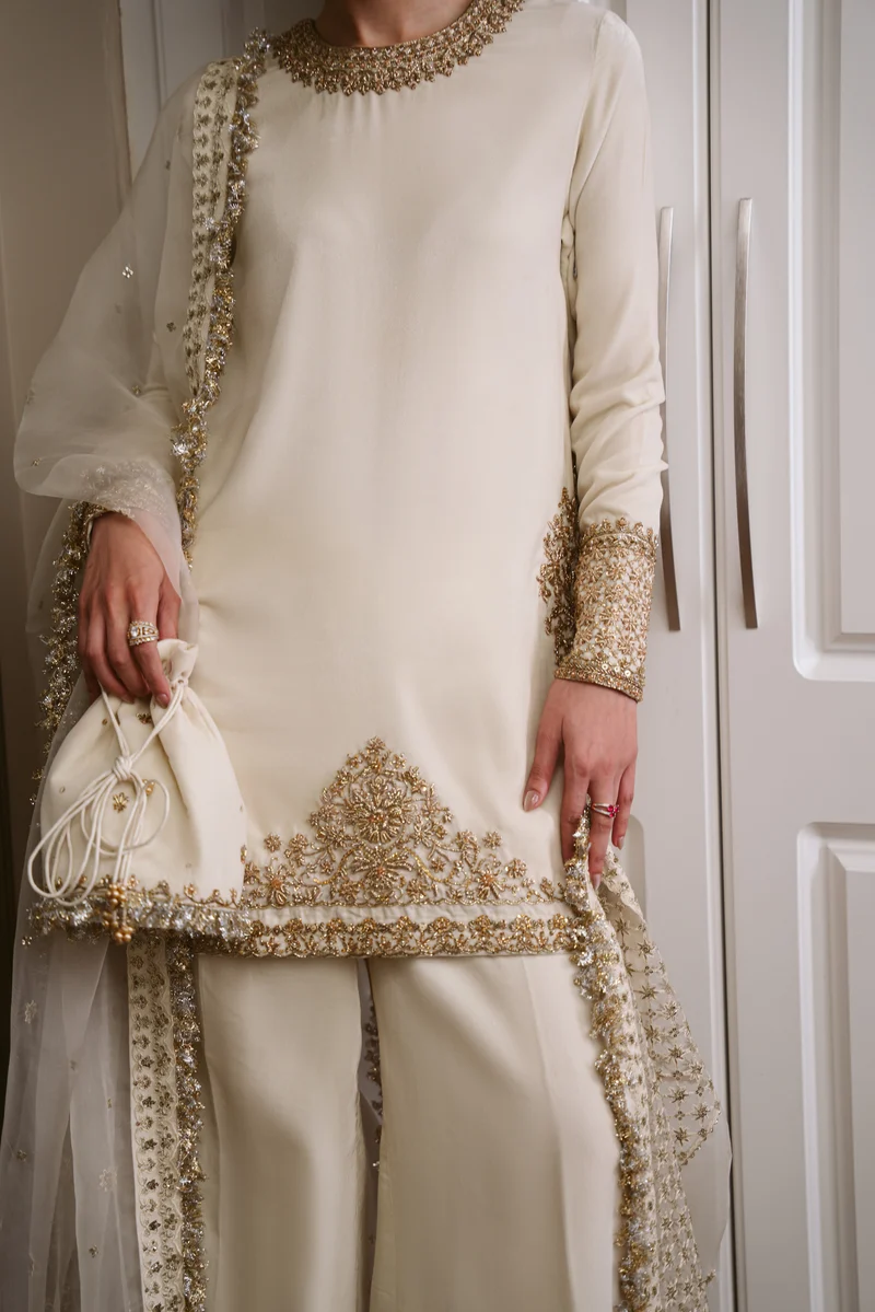 Zaib White Silky Velvet Formal Collection Replica - Image 3